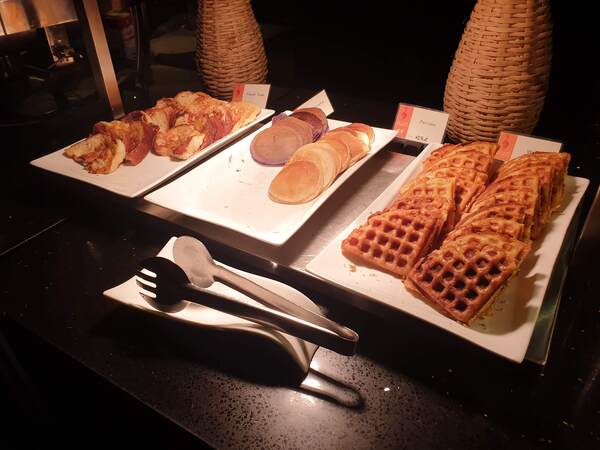 Quest Hotel and Conference Center　朝食ブッフェ